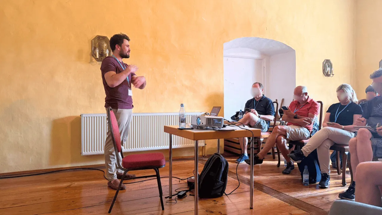 Lukas presenting to a small audience at the Landsiedel NLP Conference